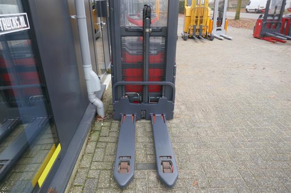 Grote foto vs 20979 elektrische stapelaar linde initiele lift 3824mm doe het zelf en verbouw hefwerktuigen