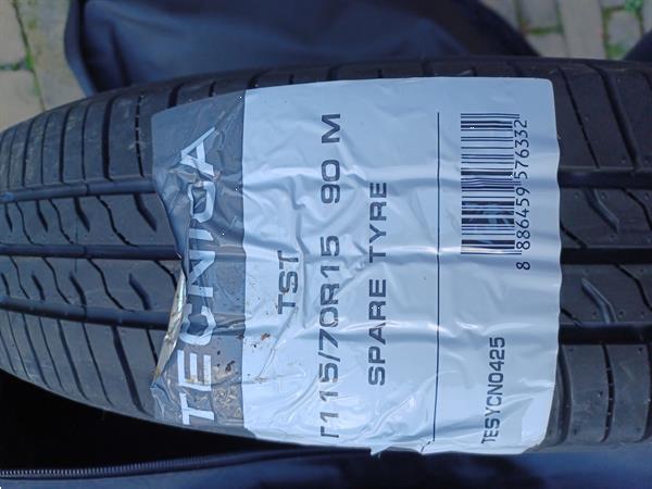 Grote foto thuiskomer nieuw auto onderdelen banden en velgen