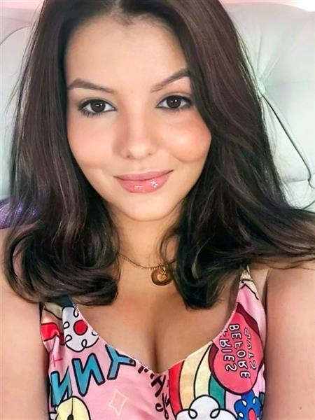 Grote foto liever samen plezier hebben contacten en berichten vrouw zoekt man