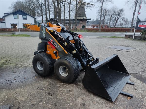 Grote foto giant sk252d skidster diesel 1.82 rente agrarisch shovels