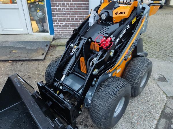 Grote foto giant sk252d skidster diesel agrarisch shovels