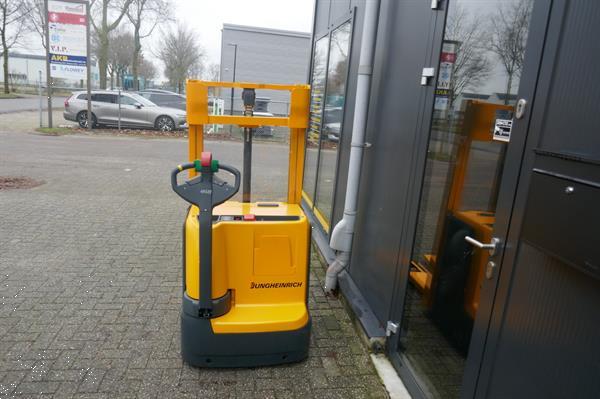 Grote foto vs 21013 bj2014 elektrische stapelaar jungheinirch ejc212 doe het zelf en verbouw hefwerktuigen