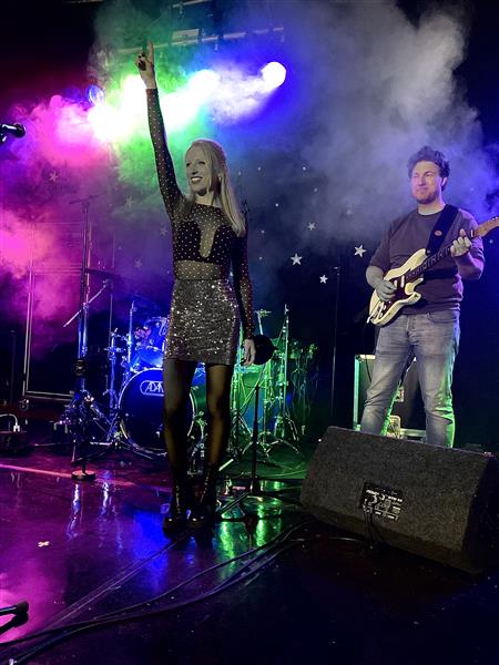 Grote foto party coverband marconi sound machine diensten en vakmensen entertainment