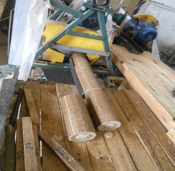 Grote foto in prijs verlaagd nestro hout briketten tuin en terras openhaardhout