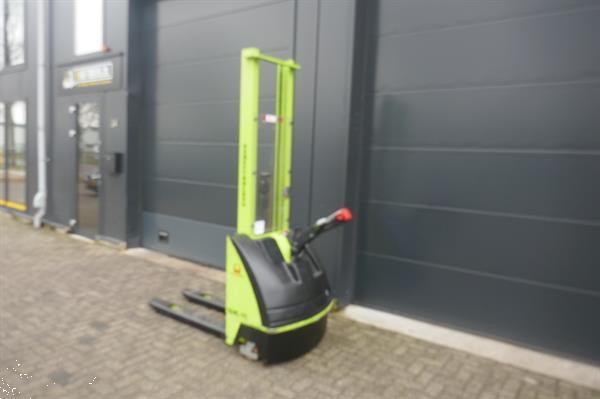 Grote foto vs 20990 elektrische stapelaar pramac 2.000mm nieuwe accu doe het zelf en verbouw hefwerktuigen