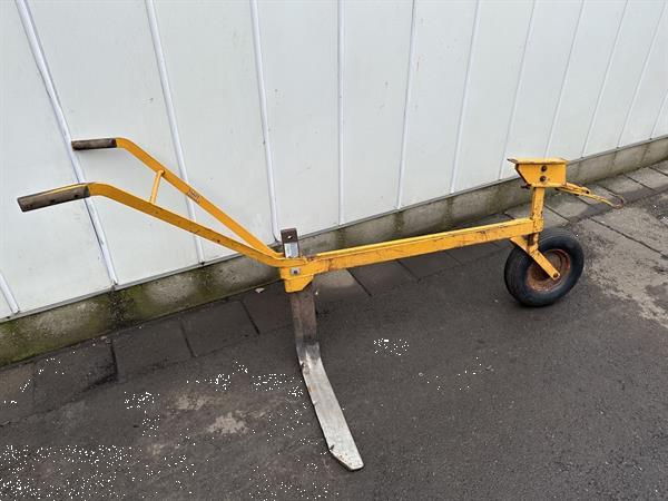 Grote foto thilot rooimes ondersnijploeg agrarisch oogstmachines