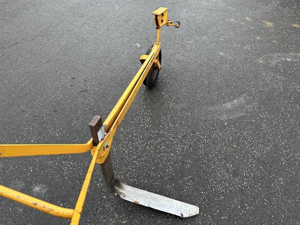 Grote foto thilot rooimes ondersnijploeg agrarisch oogstmachines
