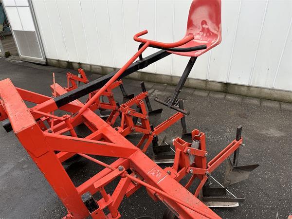 Grote foto verhoest schoffelmachine agrarisch onkruidbestrijding