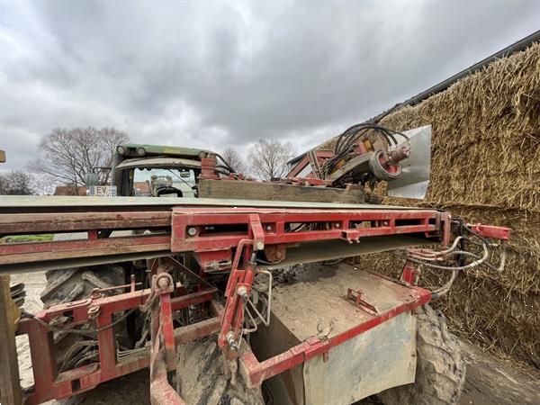 Grote foto verhoest preirooimachine met automatisch vullen agrarisch oogstmachines