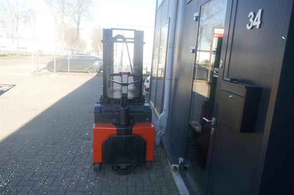 Grote foto vs 21082 elektrische triplex stapelaar bt initiele lift 4150mm doe het zelf en verbouw hefwerktuigen