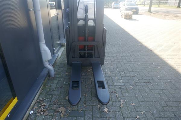 Grote foto vs 21082 elektrische triplex stapelaar bt initiele lift 4150mm doe het zelf en verbouw hefwerktuigen