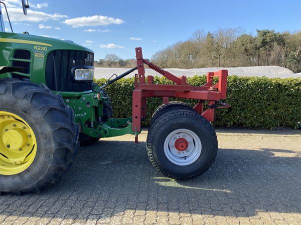 Grote foto bandenpakker gestuurd agrarisch cultivators en woelers