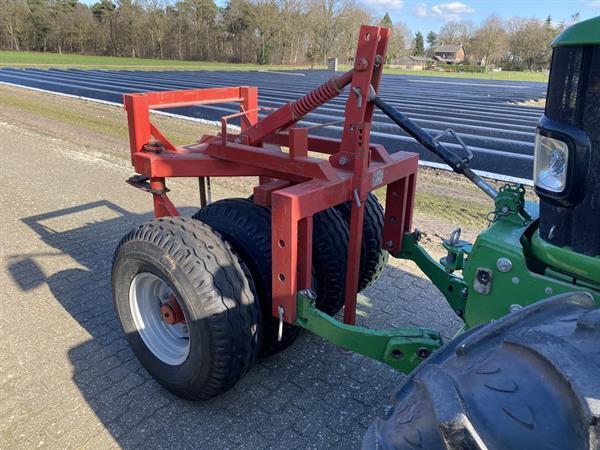 Grote foto bandenpakker gestuurd agrarisch cultivators en woelers