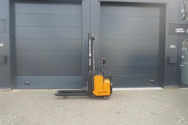 Grote foto vs 21097 elektrische stapelaar toyota 3350mm initiele lift doe het zelf en verbouw hefwerktuigen