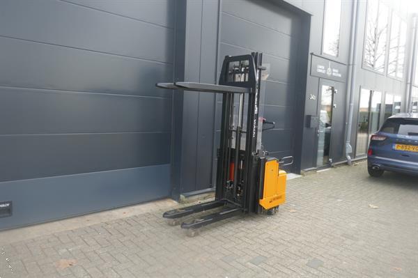 Grote foto vs 21097 elektrische stapelaar toyota 3350mm initiele lift doe het zelf en verbouw hefwerktuigen