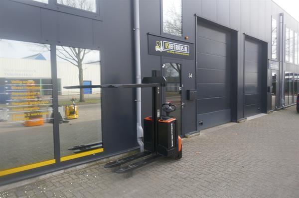 Grote foto vs 21098 elektrische stapelaar bt sw080l 1580mm inititle lift doe het zelf en verbouw hefwerktuigen