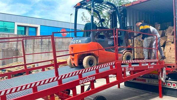 Grote foto mobiel laadbrug ausbau van de fabrikant agrarisch heftrucks