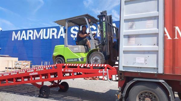 Grote foto mobiel laadbrug ausbau van de fabrikant agrarisch heftrucks