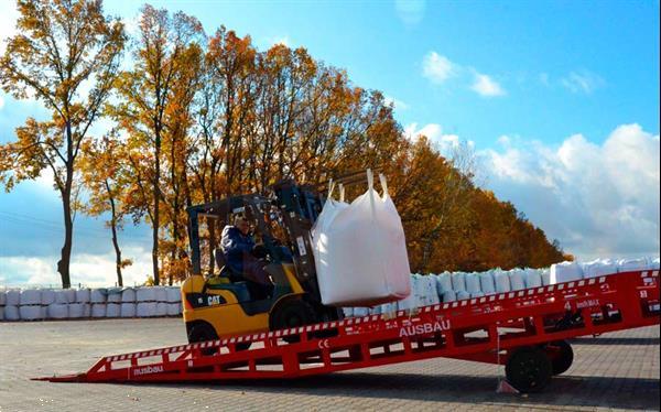 Grote foto mobiel laadbrug ausbau van de fabrikant agrarisch heftrucks