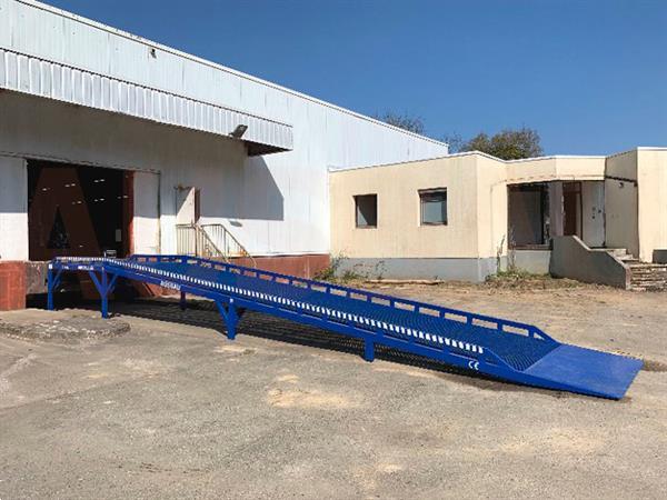 Grote foto laadbrug van de fabrikant agrarisch heftrucks