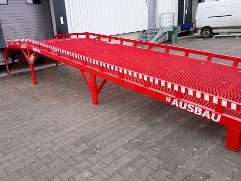 Grote foto laadbrug van de fabrikant agrarisch heftrucks