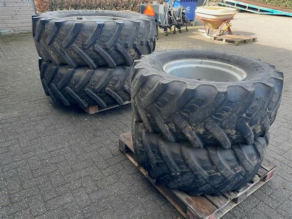 Grote foto wielen 520 70 r38 en 420 70 r24 afkomstig van case maxxum agrarisch wielen