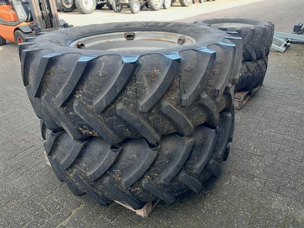 Grote foto wielen 520 70 r38 en 420 70 r24 afkomstig van case maxxum agrarisch wielen