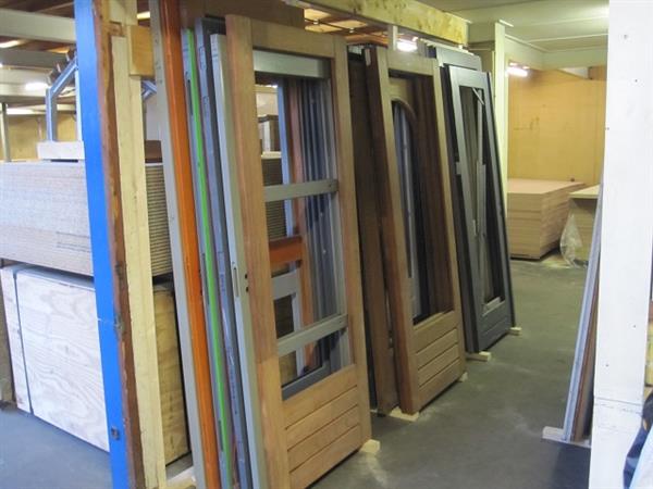 Grote foto partij binnen en buitendeuren in de aanbieding doe het zelf en verbouw deuren en horren