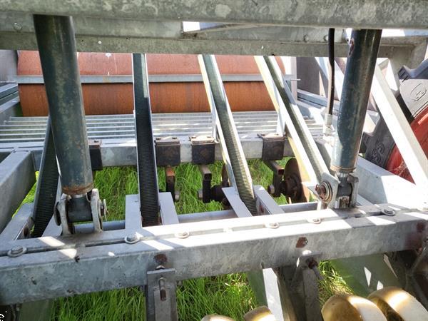 Grote foto van den beucken getrokken sla bandplantmachine voor perskluiten agrarisch zaaimachines
