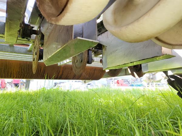 Grote foto van den beucken getrokken sla bandplantmachine voor perskluiten agrarisch zaaimachines