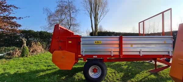 Grote foto mestwagens 2 5 en 4 5 ton agrarisch strooiers