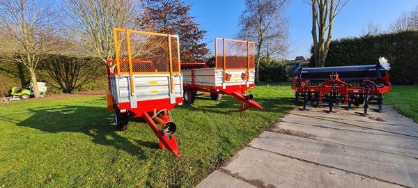 Grote foto mestwagens 2 5 en 4 5 ton agrarisch strooiers