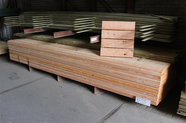 Grote foto douglas anti slipdelen 28x135x4000 doe het zelf en verbouw hout en planken