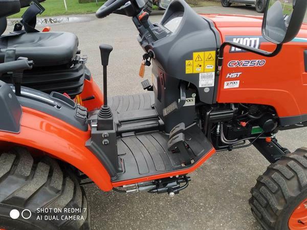 Grote foto kioti cx2510 hst rops 25 pk frontlader nieuw agrarisch tractoren