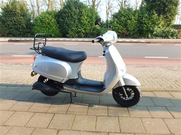 Grote foto turbho rl 50 nieuw 25 en 45 km fietsen en brommers scooters