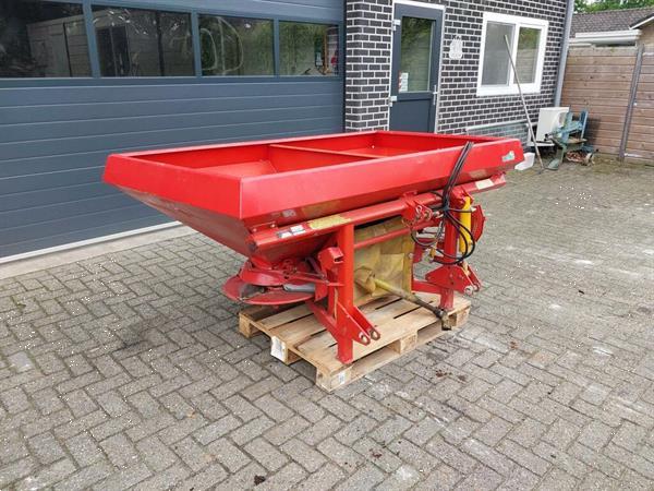 Grote foto lely centerliner kunstmeststrooier agrarisch kunstmestrooiers