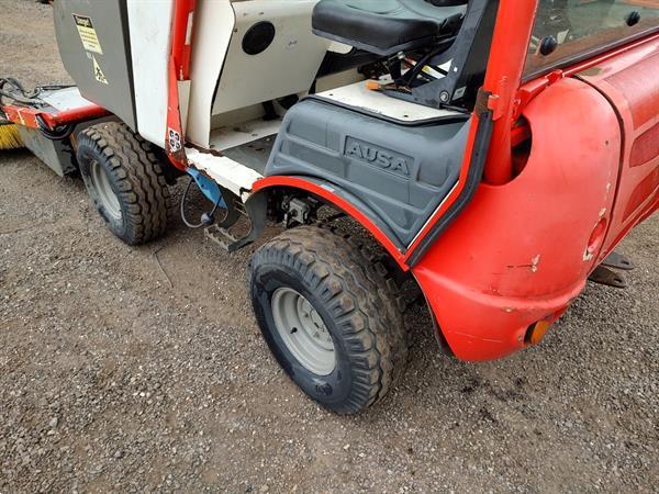 Grote foto ausa bd 202 hl veegmachine 4x4 met dumper agrarisch veegmachines