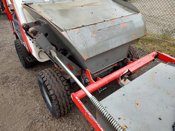 Grote foto ausa bd 202 hl veegmachine 4x4 met dumper agrarisch veegmachines