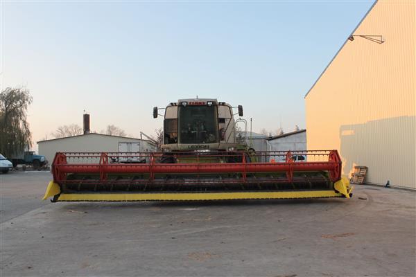 Grote foto het ettaro aanbouwdeel van sojabonen agrarisch oogstmachines