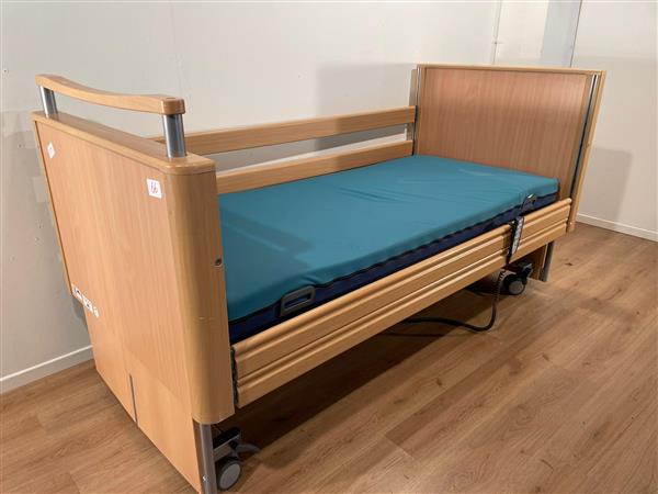 Grote foto stiegelmeyer 66 elektrisch hoog laag laag thuiszorg bed diversen verpleegmiddelen en hulpmiddelen