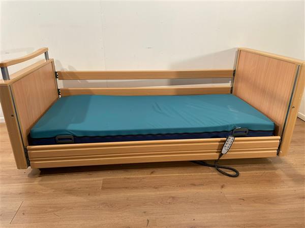 Grote foto stiegelmeyer 66 elektrisch hoog laag laag thuiszorg bed diversen verpleegmiddelen en hulpmiddelen