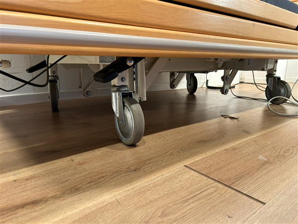 Grote foto schell 12 3 elektrisch hoog laag thuiszorgbed diversen verpleegmiddelen en hulpmiddelen