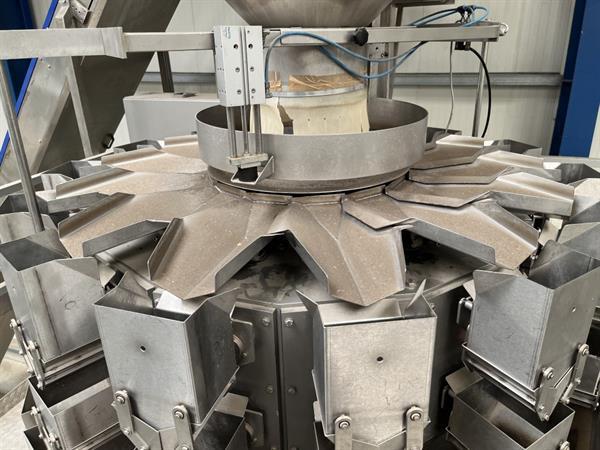 Grote foto hastamat multihead afweegmachine met verticale flowpackmachine en transportbanden agrarisch tuinbouw