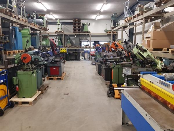 Grote foto bandzaag lintzaag fabris 370 halfautomatisch l r verstek zagen werkplaats metaalbewerkingmachines doe het zelf en verbouw zaagmachines