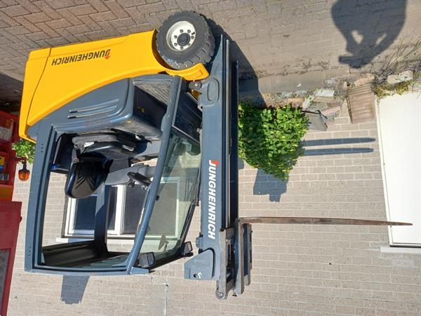 Grote foto jungheinrich efg 220 heftruck triplo 4 5 m 2100 uur agrarisch heftrucks