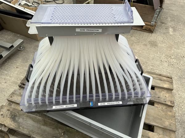 Grote foto lehners handzaaimachine voor trays met 285 cellen agrarisch tuinbouw