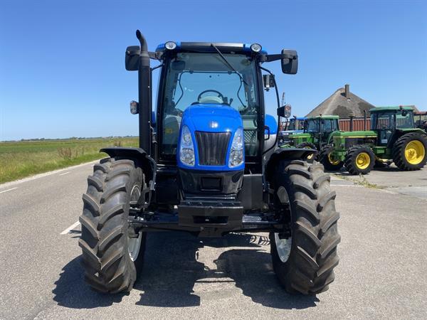 Grote foto new holland t6020 agrarisch tractoren