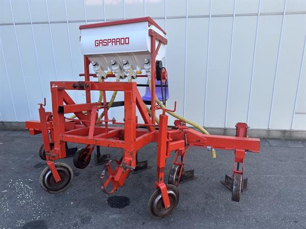 Grote foto porreau schoffelmachine met gaspardo kunstmestdoseerder agrarisch onkruidbestrijding