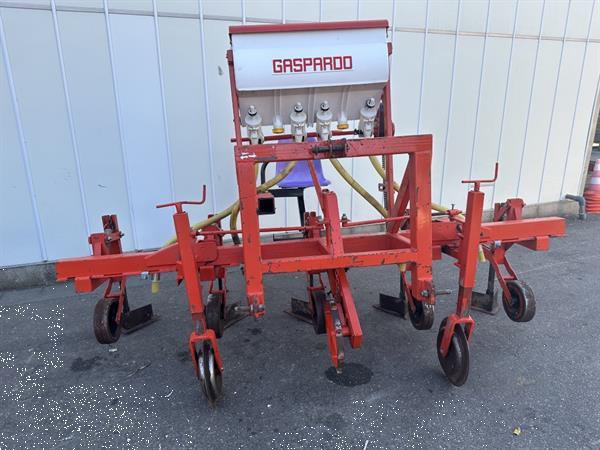 Grote foto porreau schoffelmachine met gaspardo kunstmestdoseerder agrarisch onkruidbestrijding