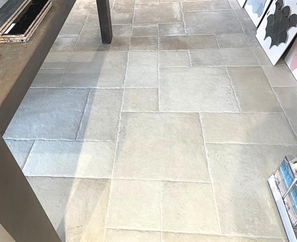 Grote foto kasteelvloer of castle stones kerkplavuizen doe het zelf en verbouw tegels